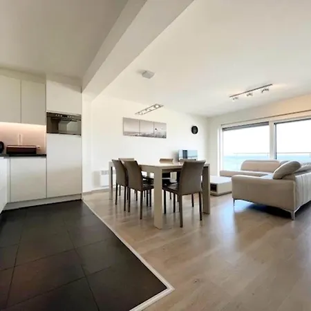 Stylish Flat With Sea Views アパート